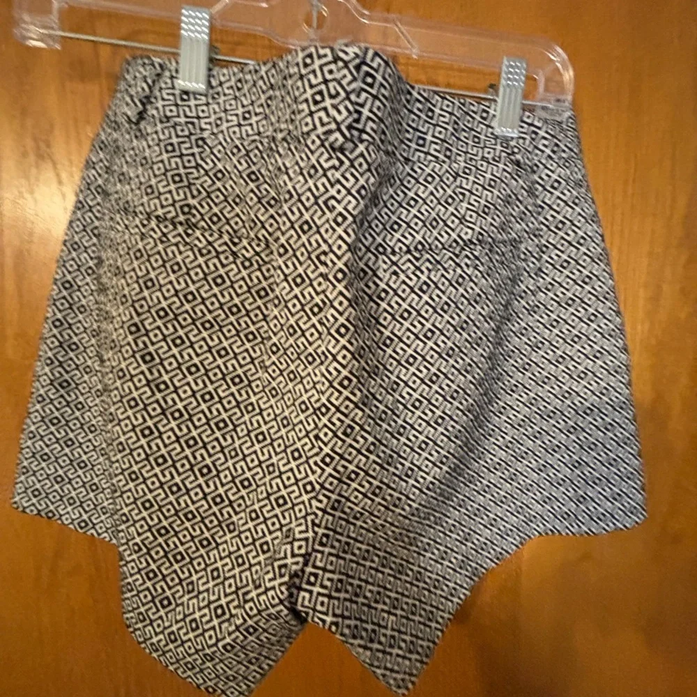 Banana Republic Women's Size‎ 4 Hampton Fit Navy Design Flat Front Shorts EUC